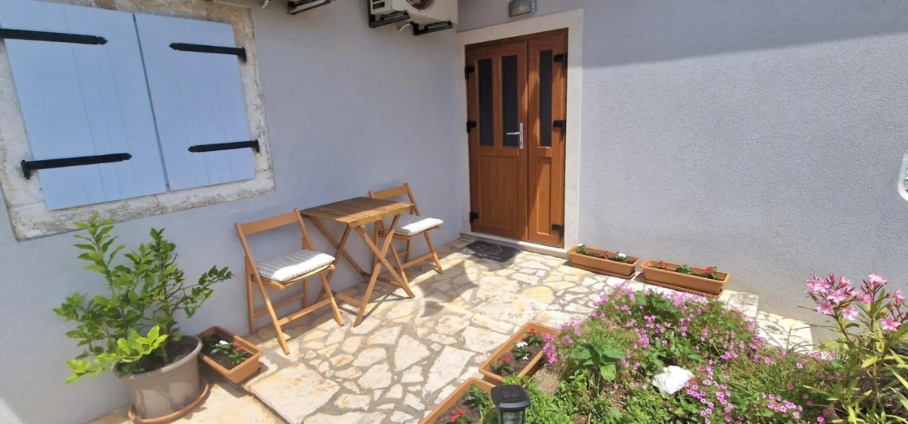 Guest house Apartments & Rooms Nada Brsec
