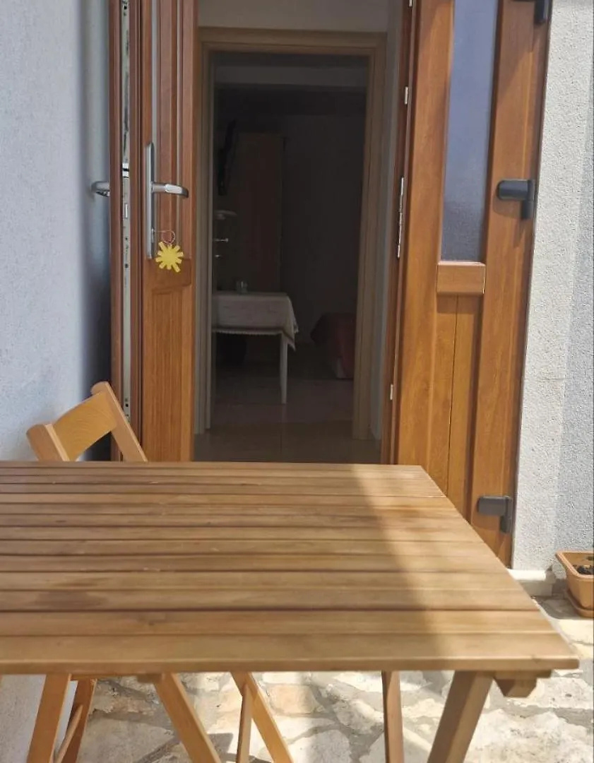 Apartments & Rooms Nada Brsec Guest house