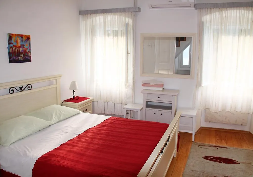 Apartments & Rooms Nada Brsec Guest house